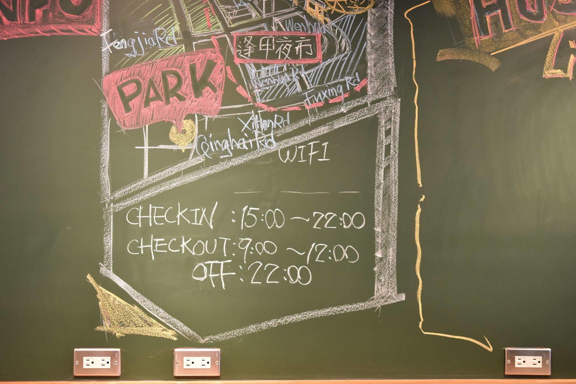 Partyo Hostel Taichung Eksteriør billede