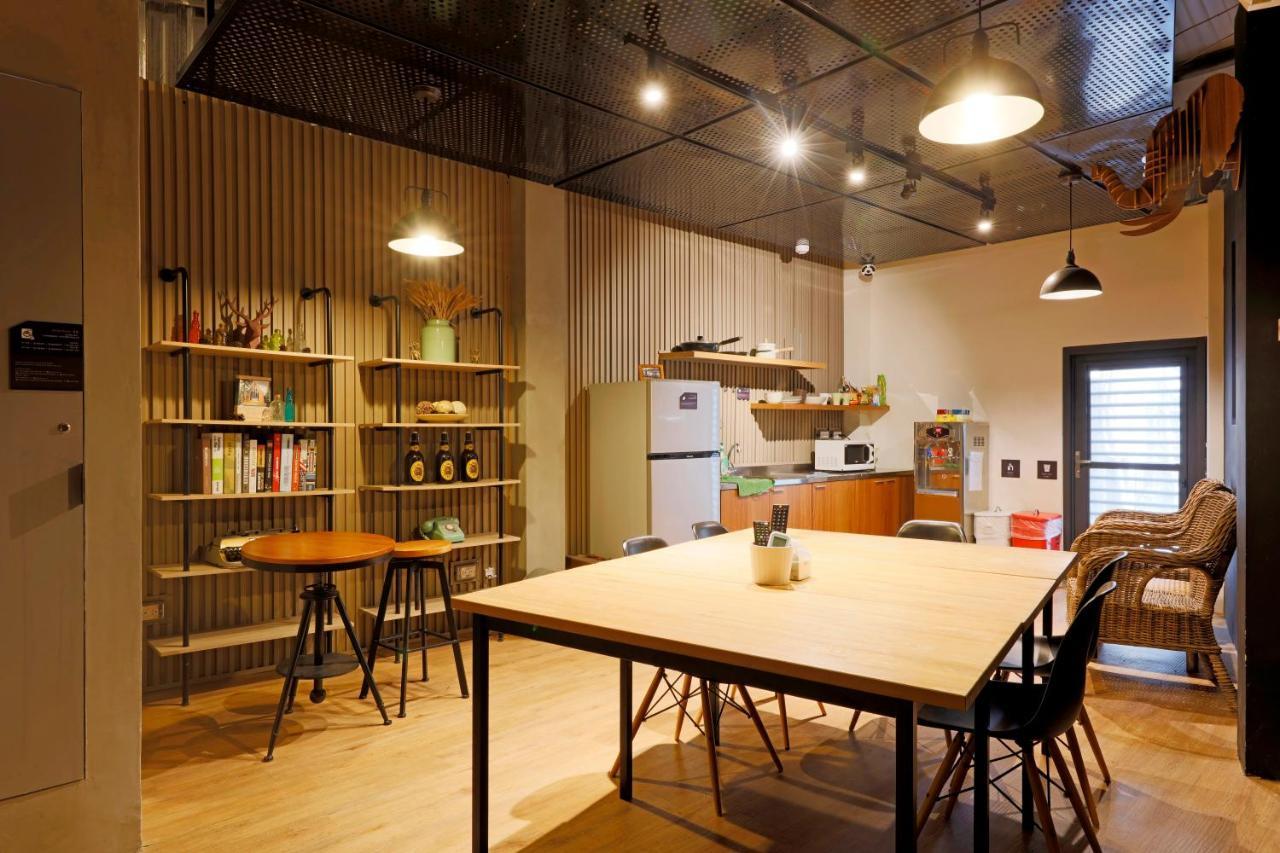 Partyo Hostel Taichung Eksteriør billede